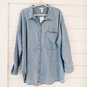 H&M oversized chambray button down top 🌿